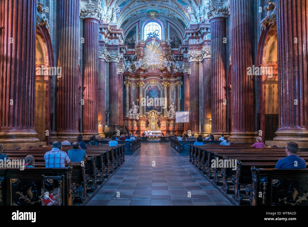 Innenraum der Basilika der Mutter Gottes von der immerwährenden Hilfe und der heiligen Maria Magdalena in Posen, Polen, Europa  | Poznan Fara or Colle Stock Photo