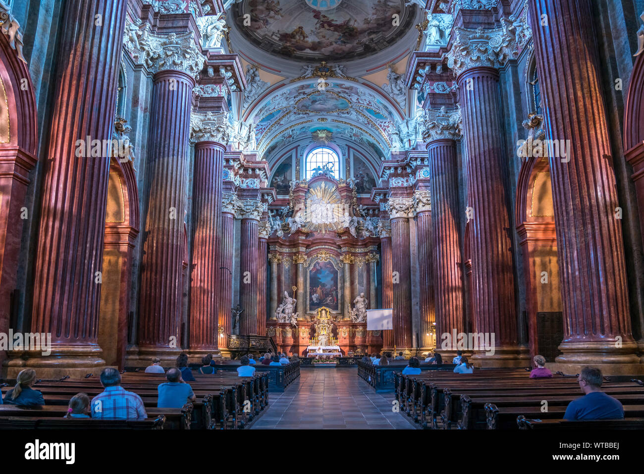 Innenraum der Basilika der Mutter Gottes von der immerwährenden Hilfe und der heiligen Maria Magdalena in Posen, Polen, Europa  | Poznan Fara or Colle Stock Photo