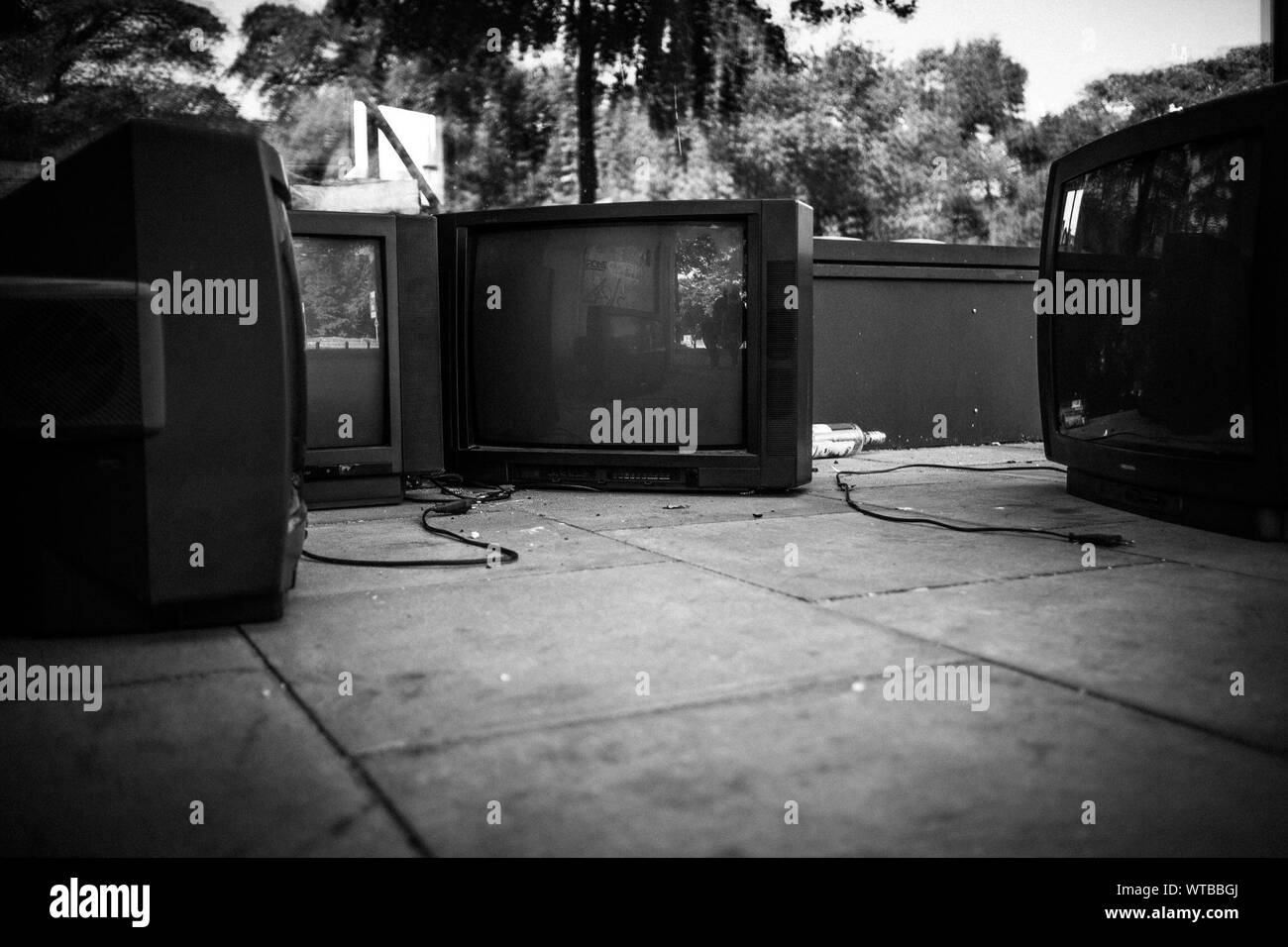 Old broken tv Black and White Stock Photos & Images Alamy