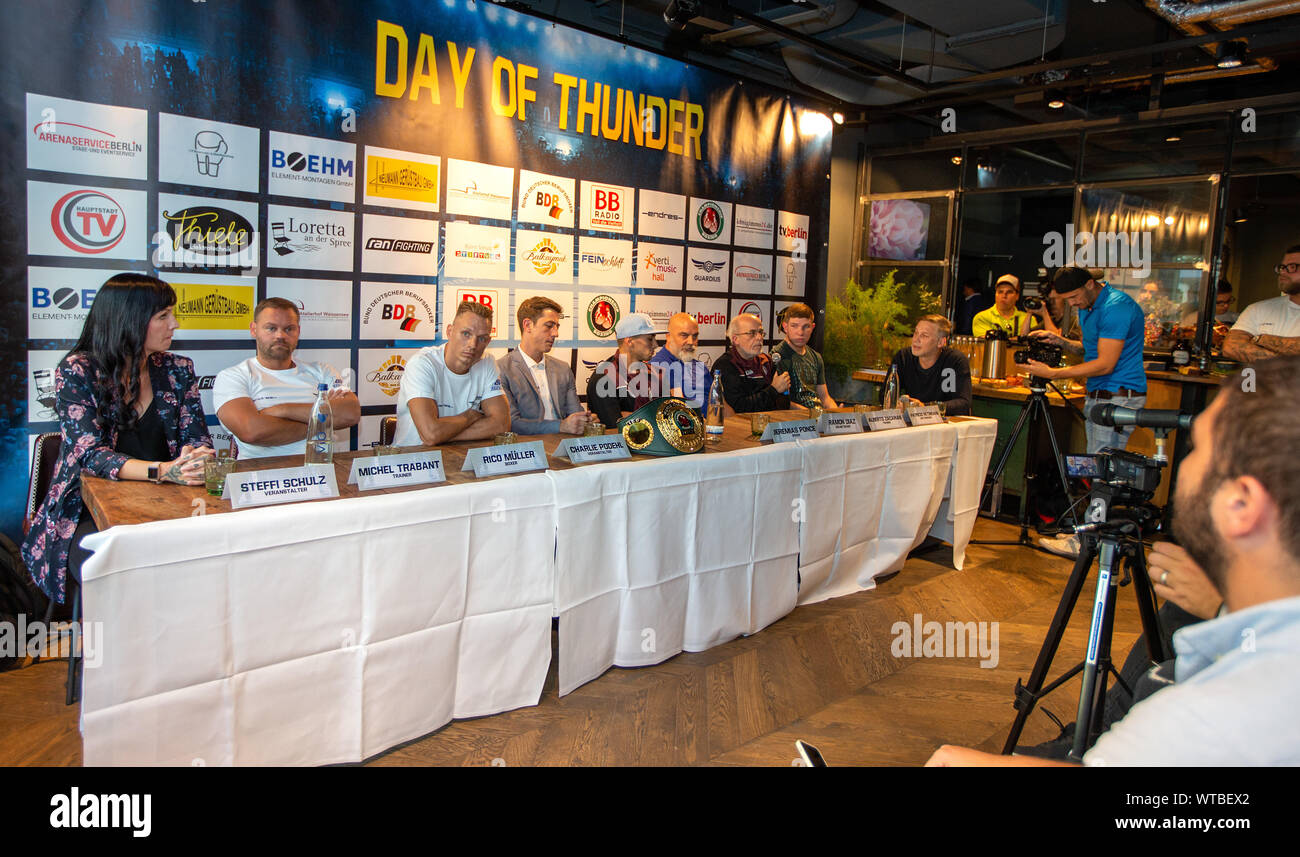 Berlin, Germany. 11th Sep, 2019. Boxing: Super light weight, World Championship, press conference before the IBO World Championship fight Müller (Germany) - Ponce (Argentina) in the Loretta at the Spree. Organizer Steffi Schulz (l-r), trainer Michel Trabant, boxer Rico Müller, organizer Charlie Podehl, boxer Jeremias Ponce, interpreter Ramon Diaz and trainer Alberto Zacarias are at the press conference. Credit: Andreas Gora/dpa/Alamy Live News Stock Photo