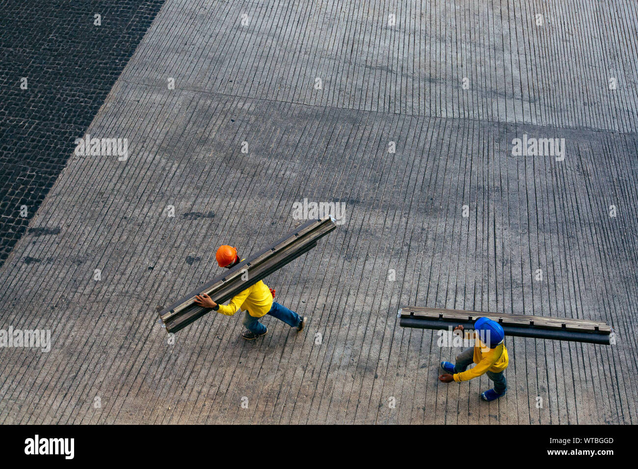 Men On Girder High Resolution Stock Photography and Images - Alamy