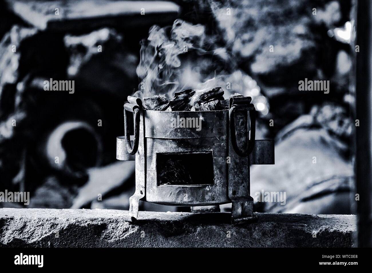 Coal stove hires stock photography and images Alamy