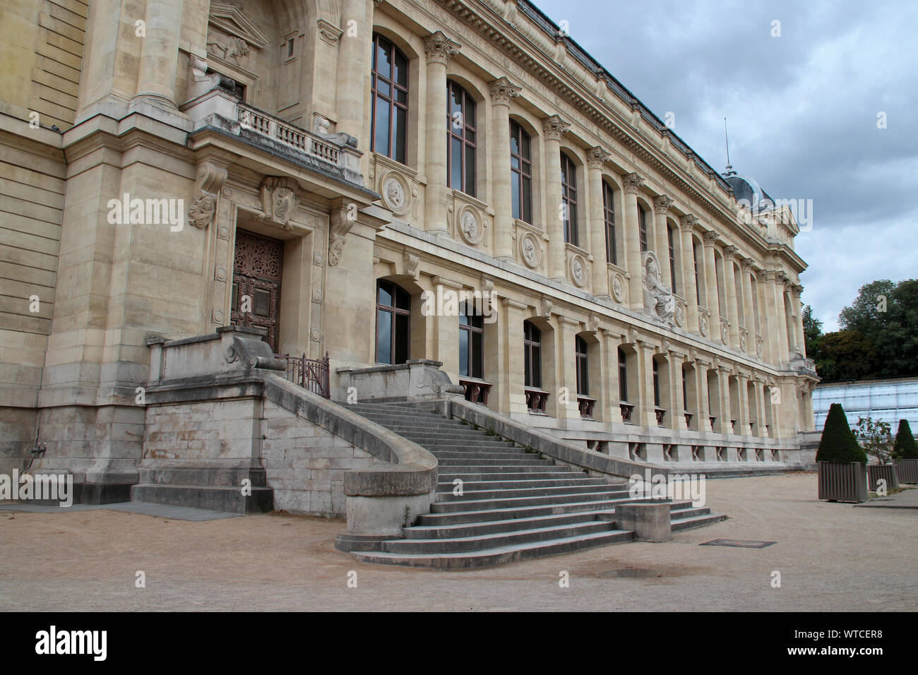 science museum in paris (france Stock Photo Alamy