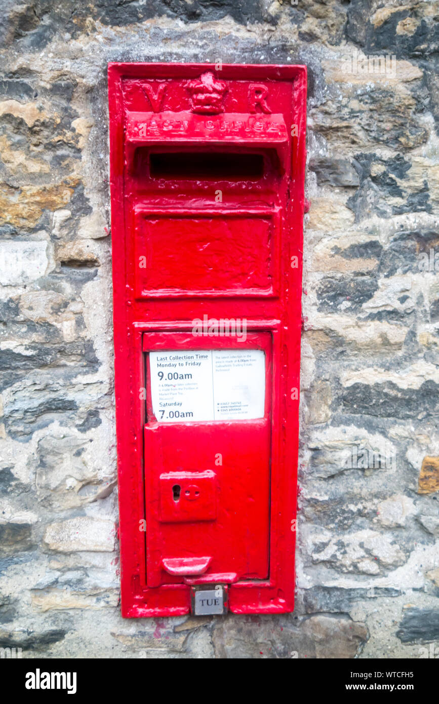 Victoria Post Box A Red Wall-mounted Queen Victoria Postbox Stock Photo - Alamy