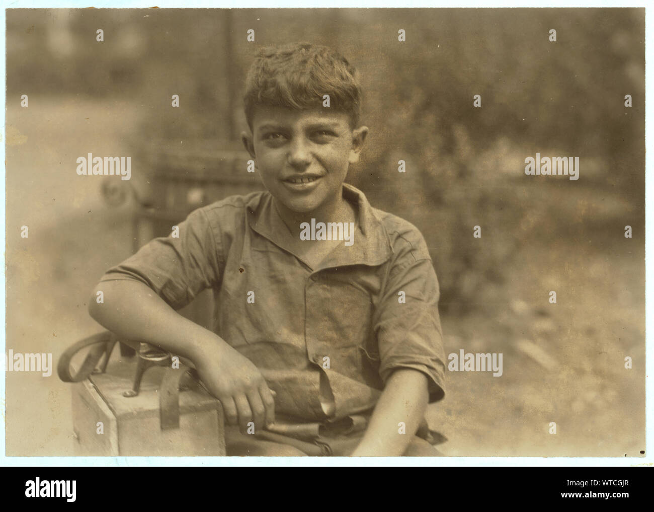 Mike, ten year old shiner, Newark, N.J. August 1, 1924.  Photographs from the records of the National Child Labor Committee (U.S.) Stock Photo