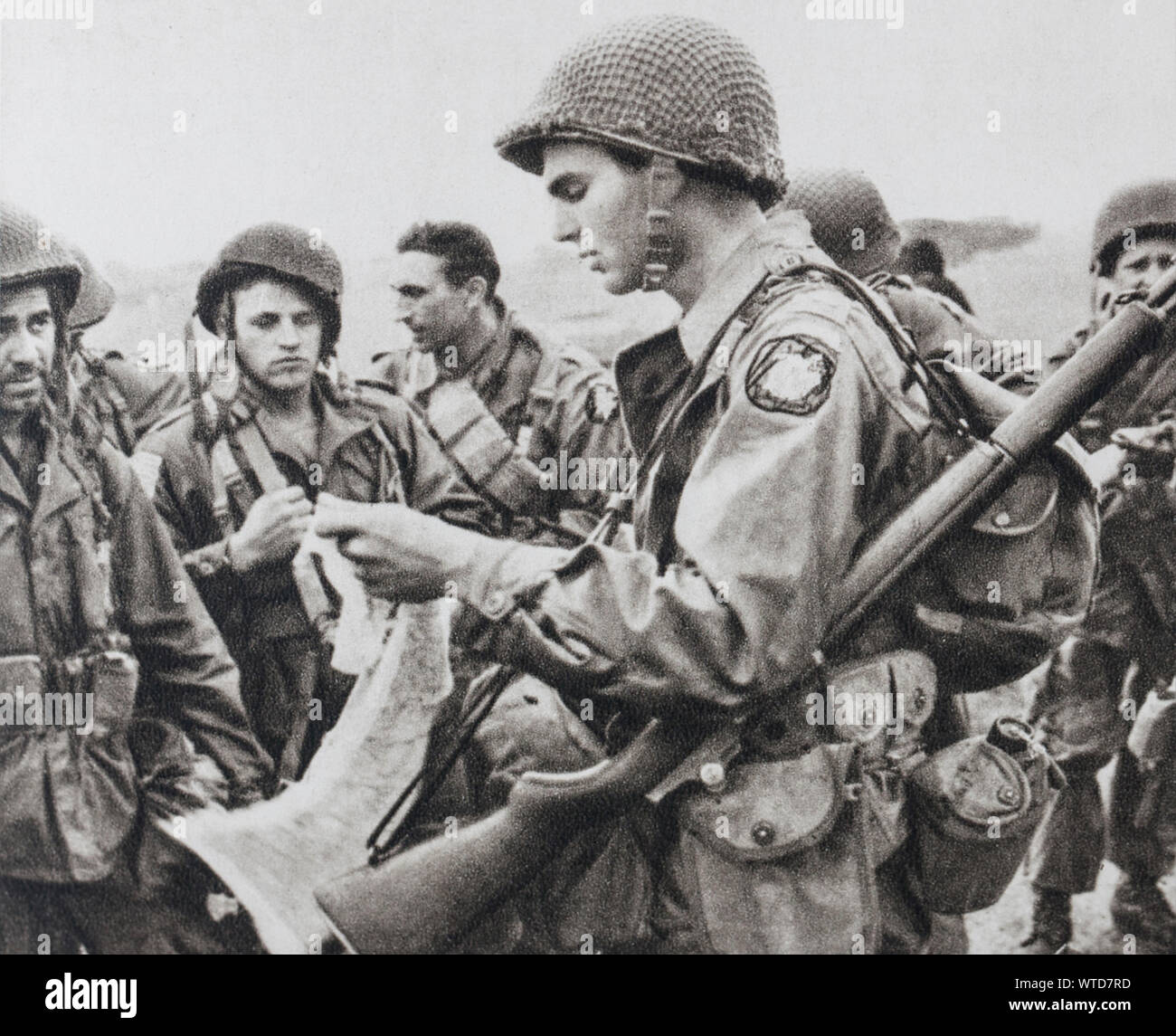 The paratroopers of British 1st Airborne Division received the last instructions before the attack on Arnhem. Stock Photo