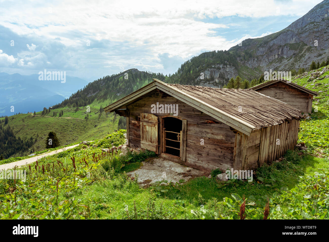 Rustic hut in the mountains hi-res stock photography and images - Alamy