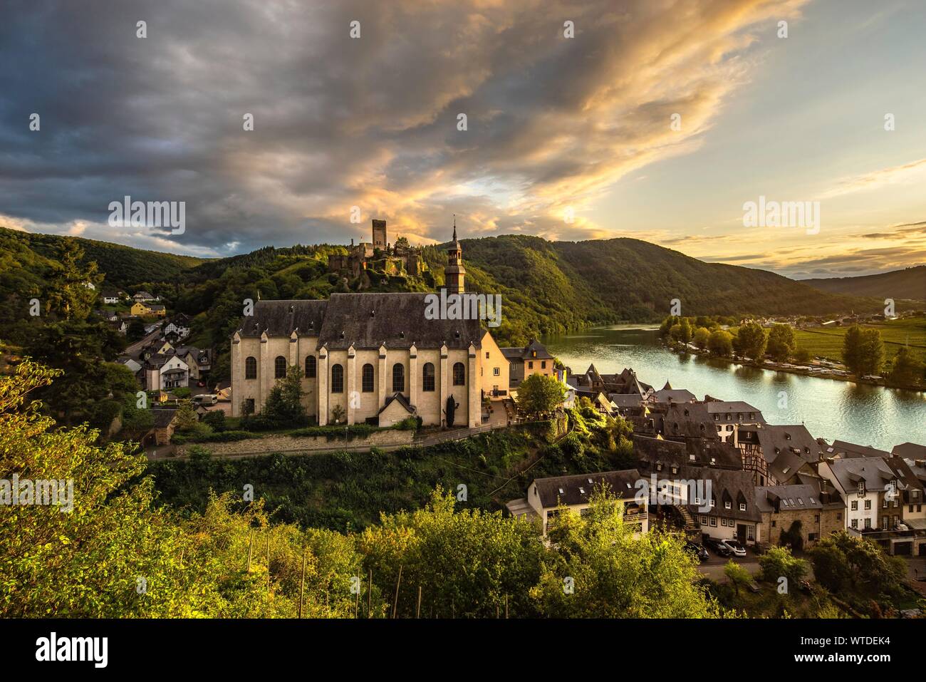 View of the winegrowing village of Beilstein with the castle ruins of Metternich and the Carmelite Church in the evening light, Beilstein, Moselle Stock Photo