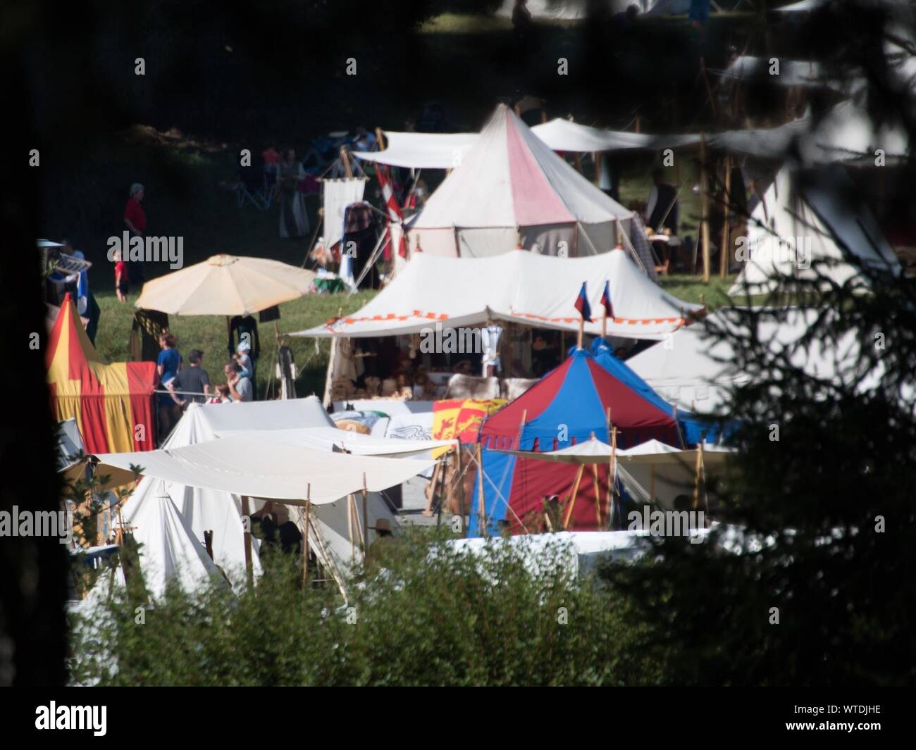 Stall at medieval market hi-res stock photography and images - Alamy