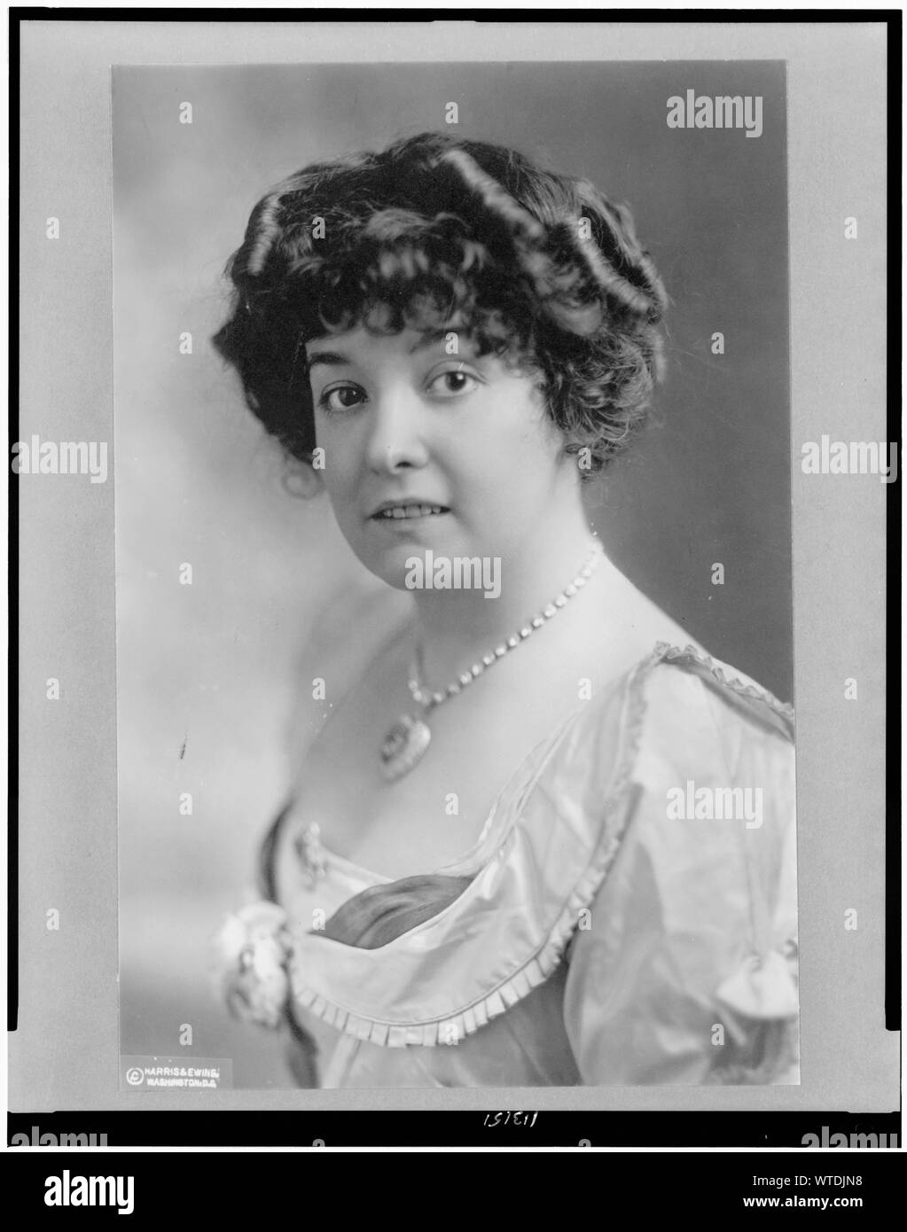 Millicent Hearst, headandshoulders portrait, facing slightly left