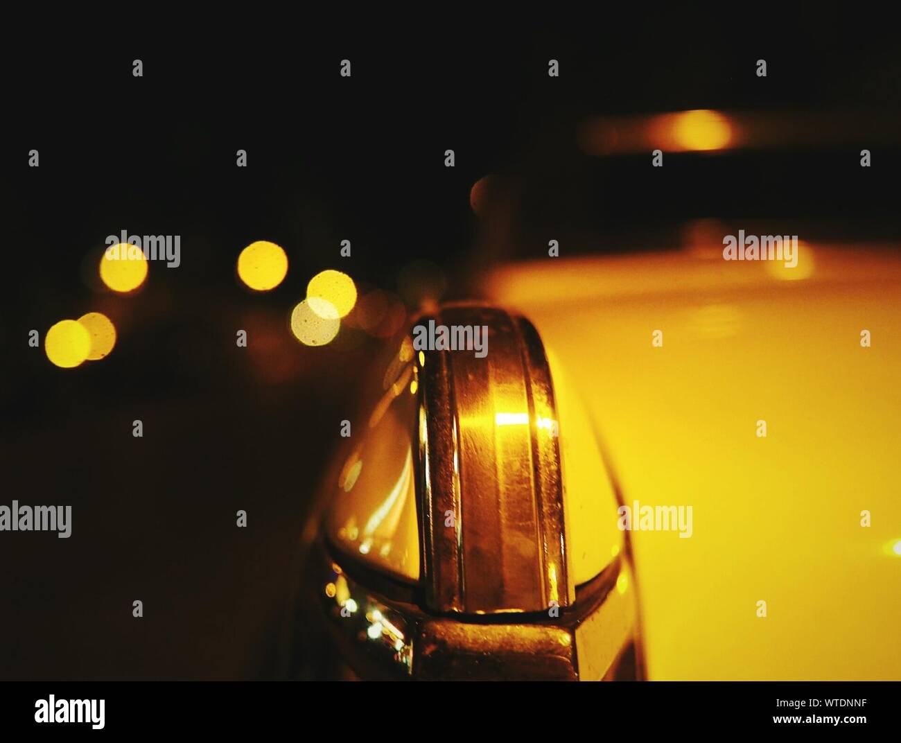 Car night parked hi-res stock photography and images - Alamy