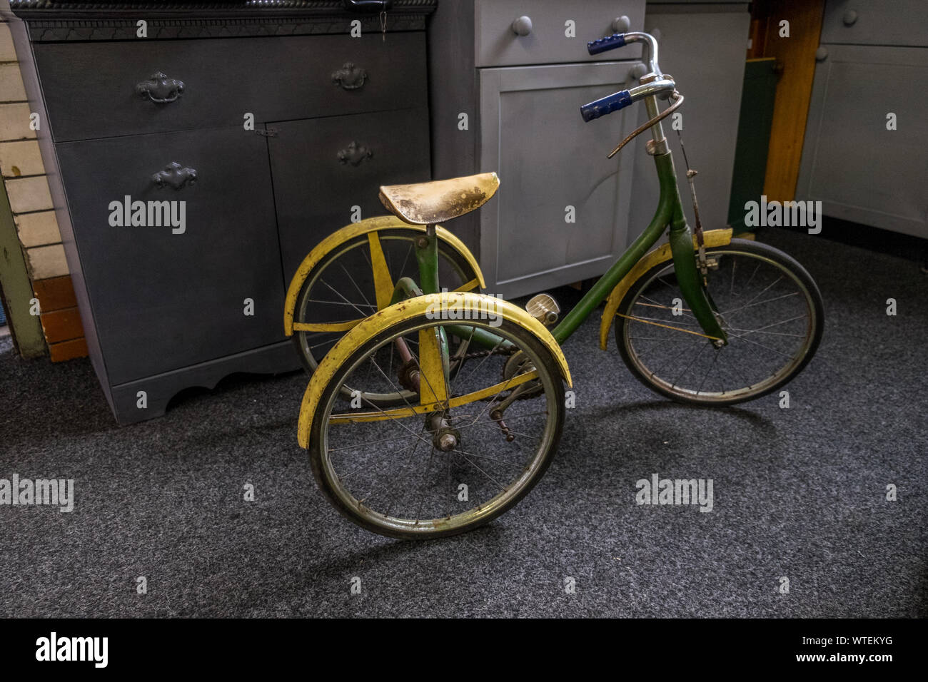 old fashioned tricycle