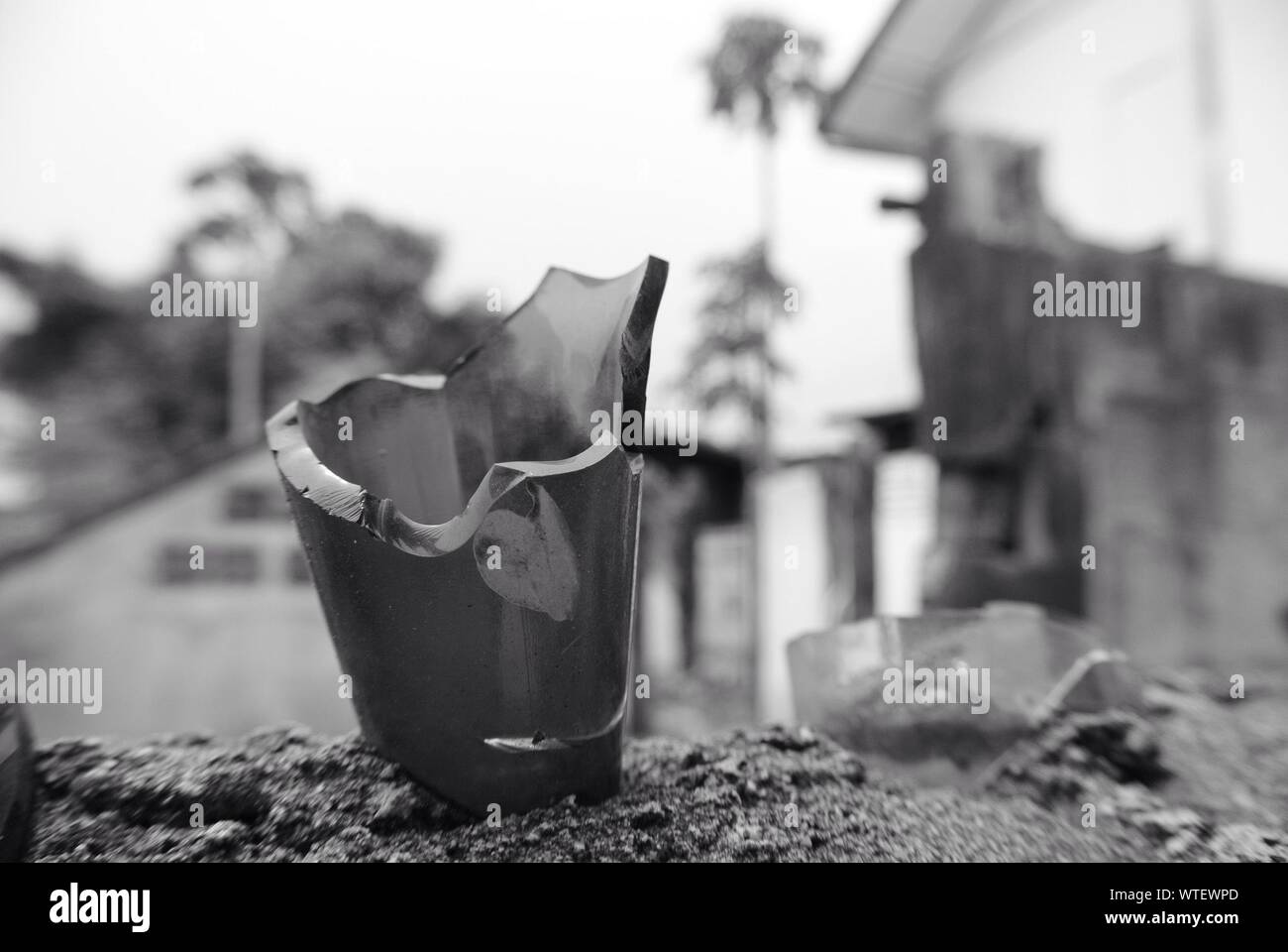 Broken glass drink hires stock photography and images Alamy