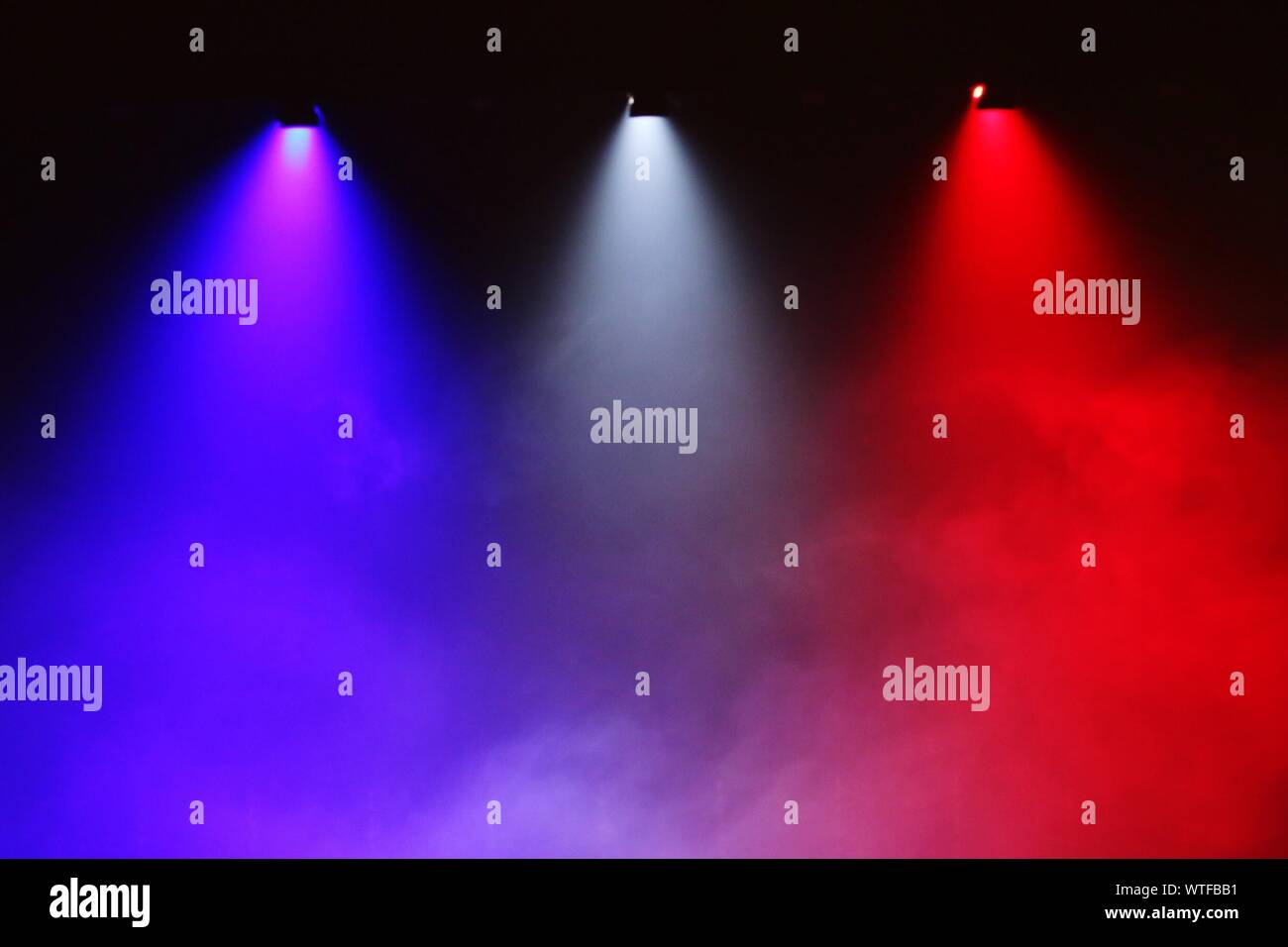 Stage lights smoke hires stock photography and images Alamy