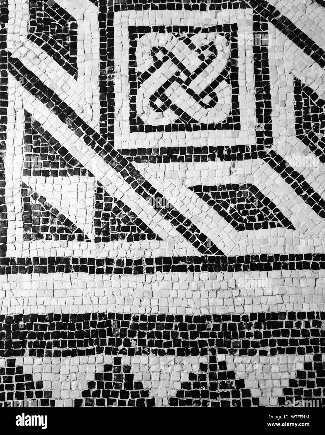 Mosaic tiles ceramics Black and White Stock Photos & Images - Alamy