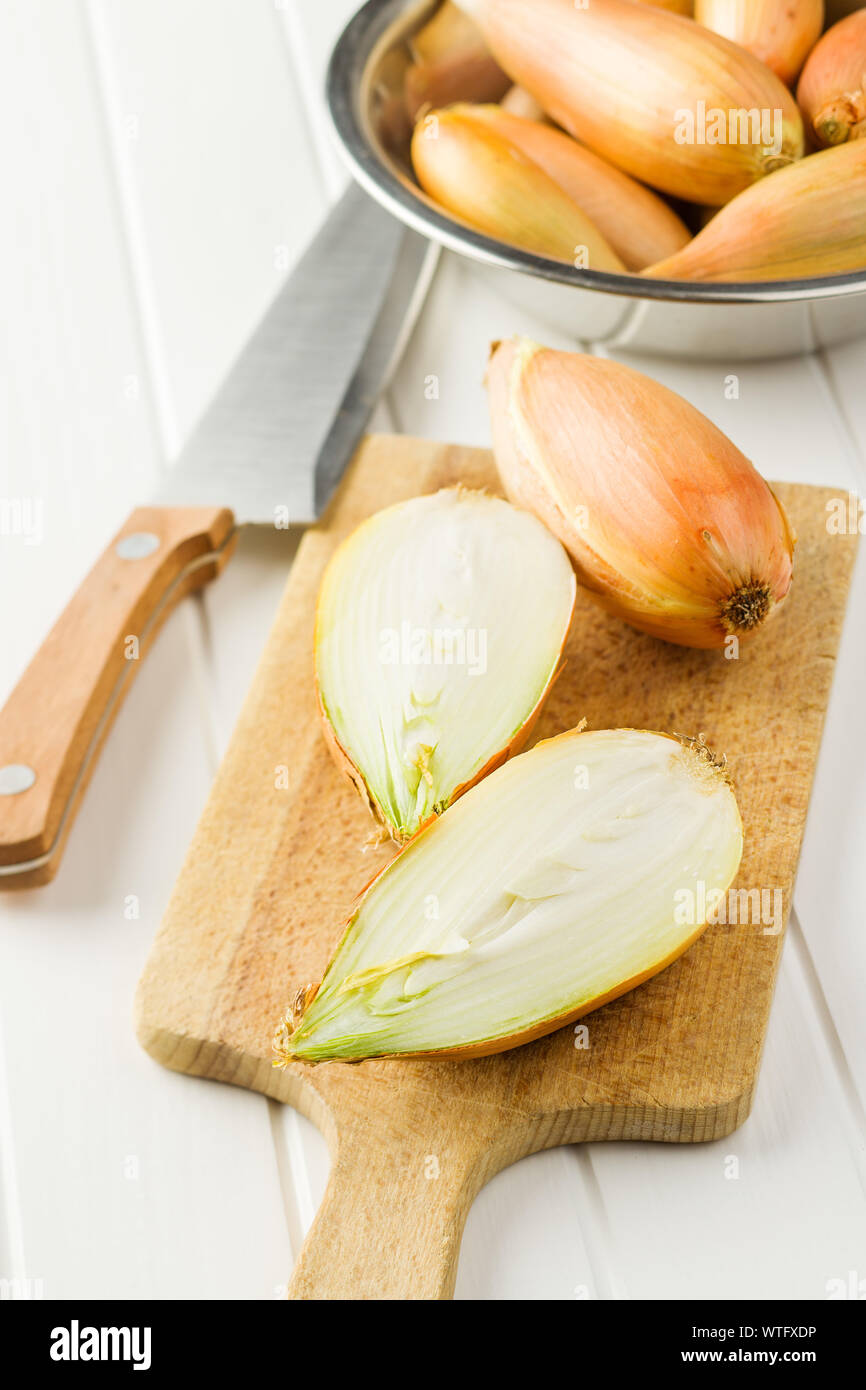 The golden shallot onion. Fresh bulbs on cutting board Stock Photo Alamy
