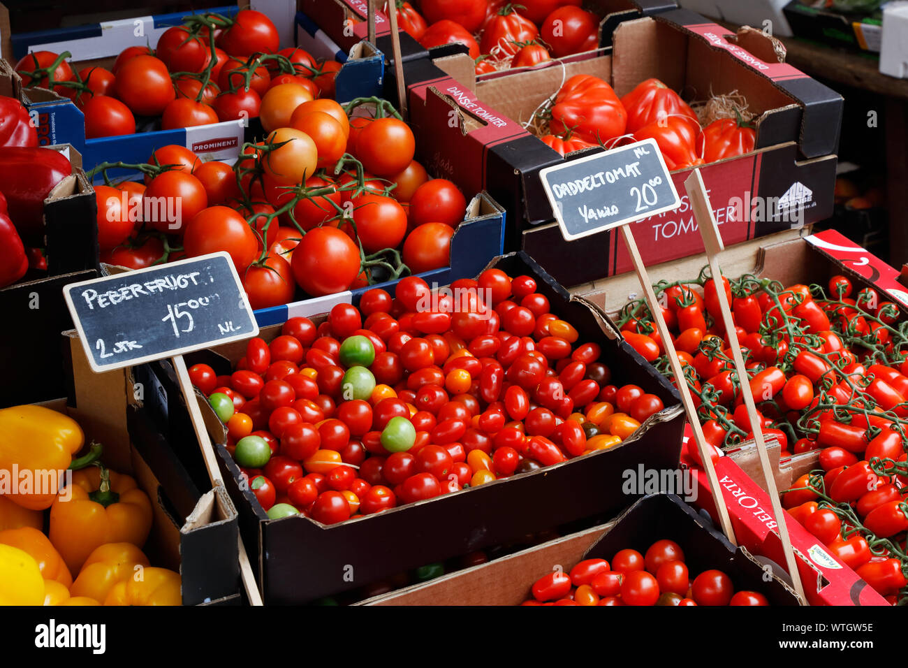 Fresh tomatoes tag hi-res stock photography and images - Alamy