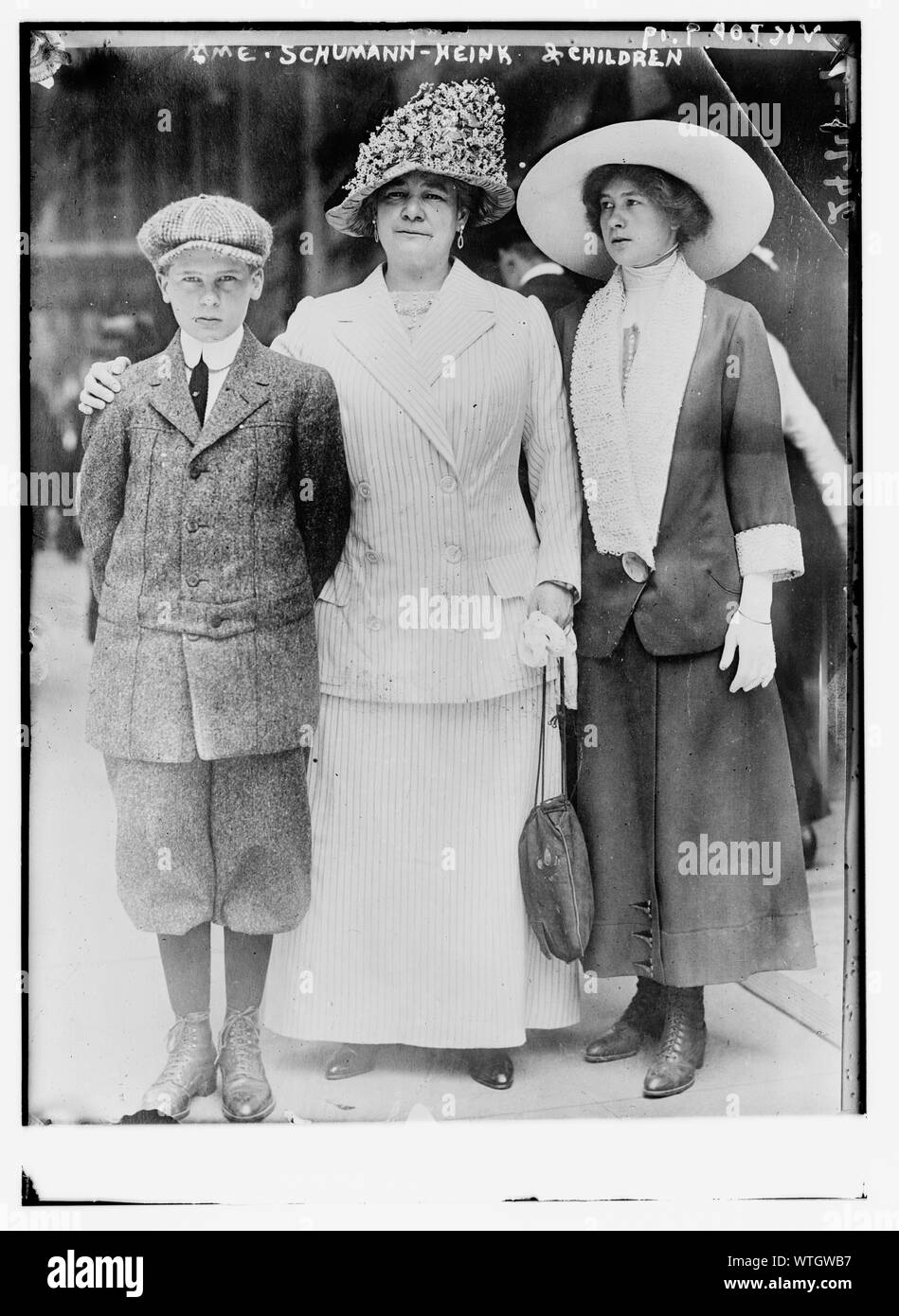 Mme. [Ernestine] SchumannHeink & children Stock Photo Alamy