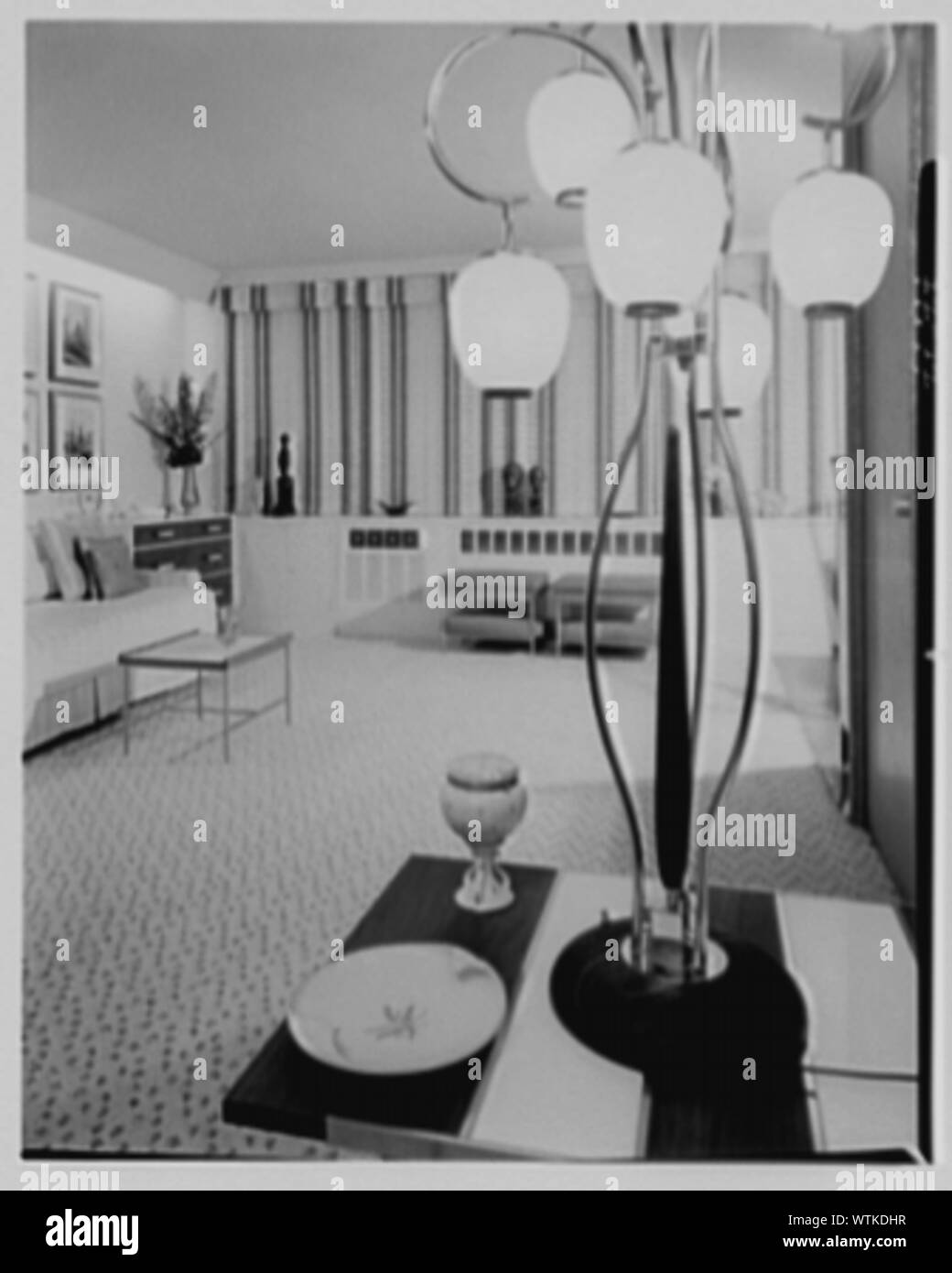 1950s new york apartment building hi-res stock photography and images ...