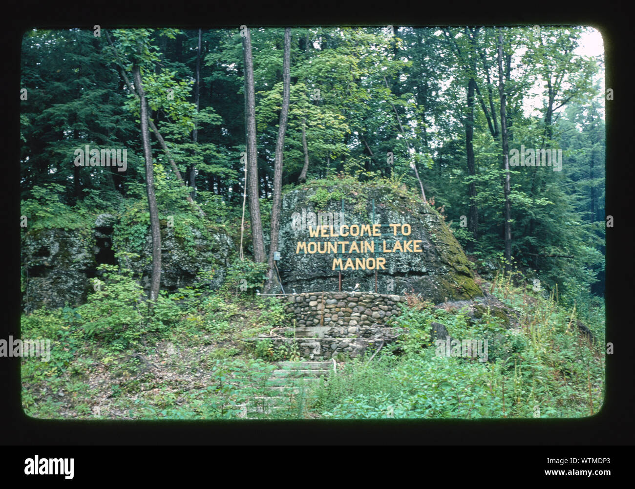 Manor Sign Mountain Lake Manor, sign, Bloomington, New York Stock Photo - Alamy