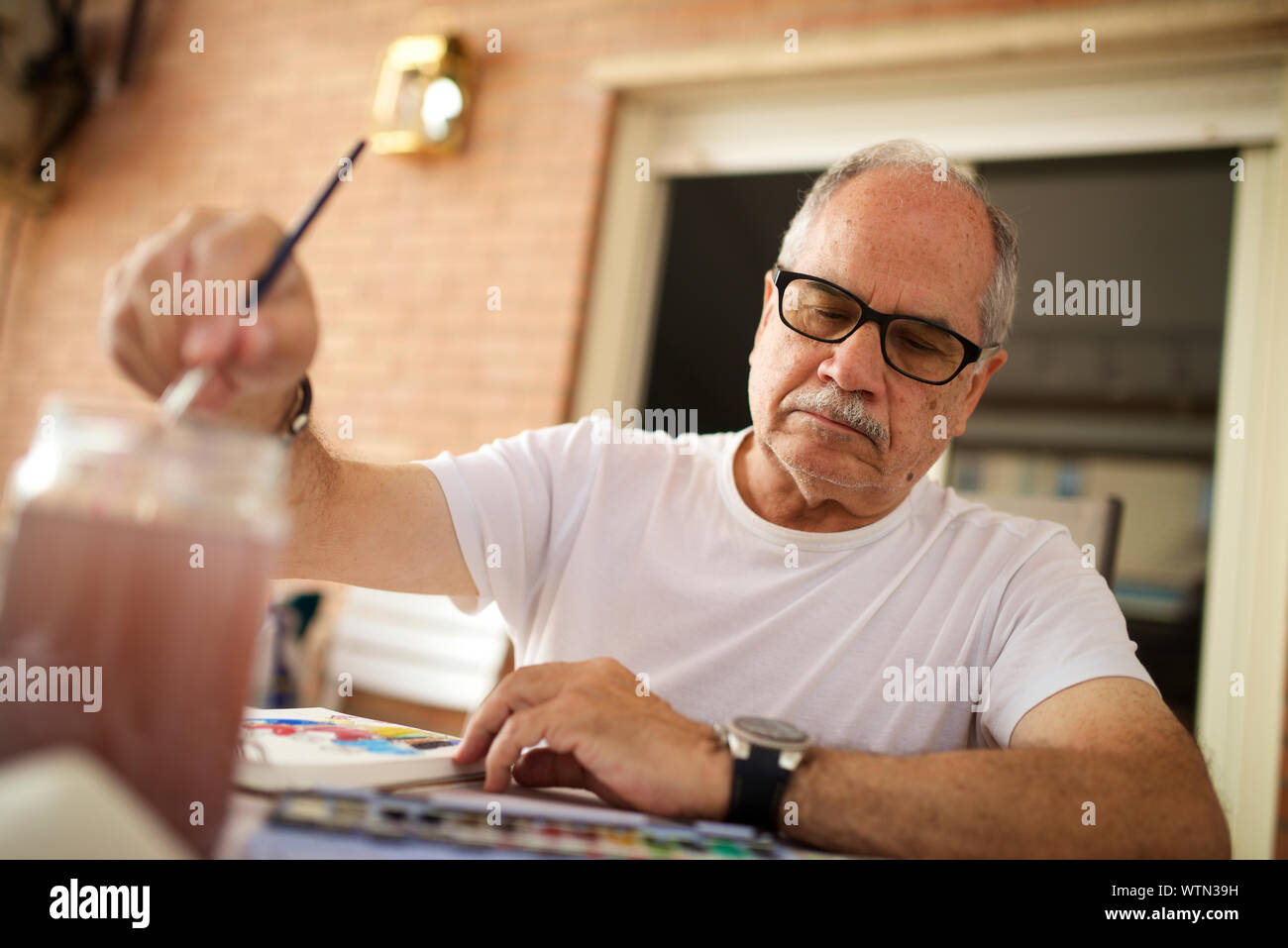 Elderly male painting hi-res stock photography and images - Alamy