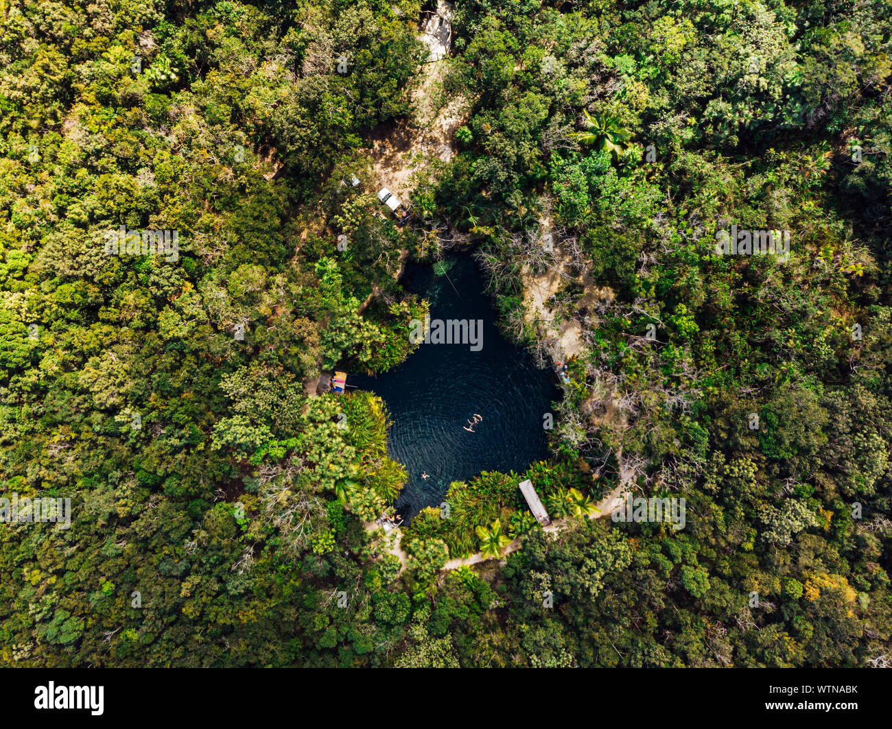 Crystal lake hi-res stock photography and images - Alamy