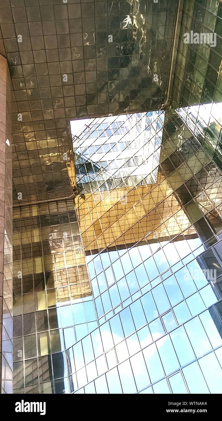 Sky Reflecting In Modern Office Building Windows Stock Photo - Alamy