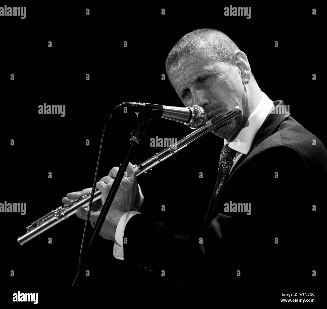 Trumpet background black hires stock photography and images Alamy