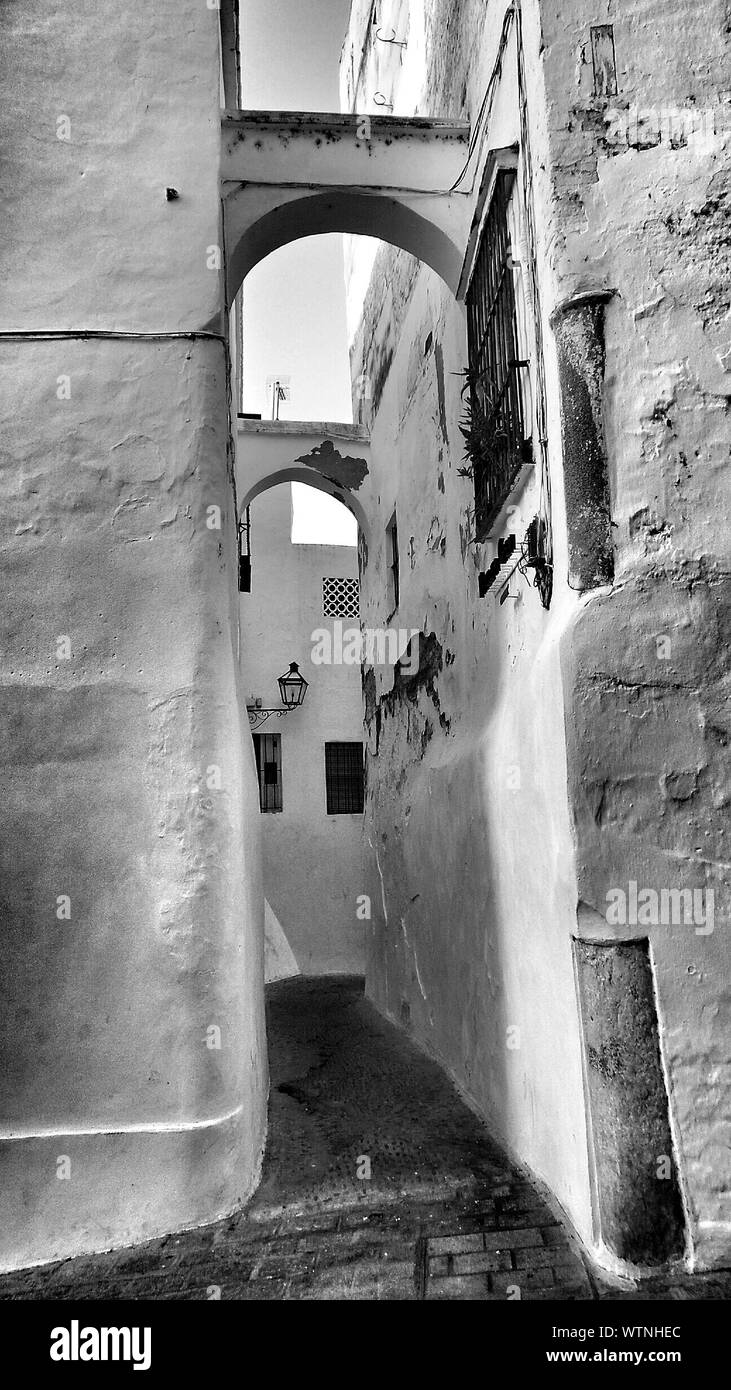Pathway walkway Black and White Stock Photos & Images - Alamy