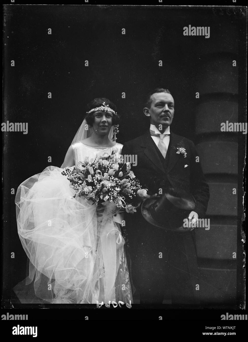 Mr. and Mrs. Sommerville Pinckney Tuck, leaving St. Thomas' Church, Wash., following wedding ceremony, Oct. 25. Mrs. Tuck, nee Beatrice Beck, daughter of the Solicitor Gen. and Mrs. Jas. M. Beck Stock Photo
