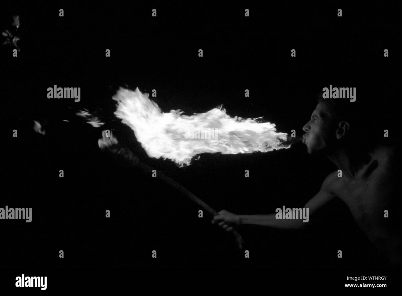 Fire eater blowing flame hires stock photography and images Alamy