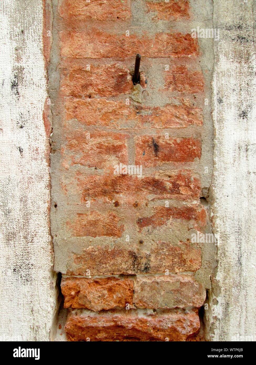 Broken cement plaster hires stock photography and images Alamy