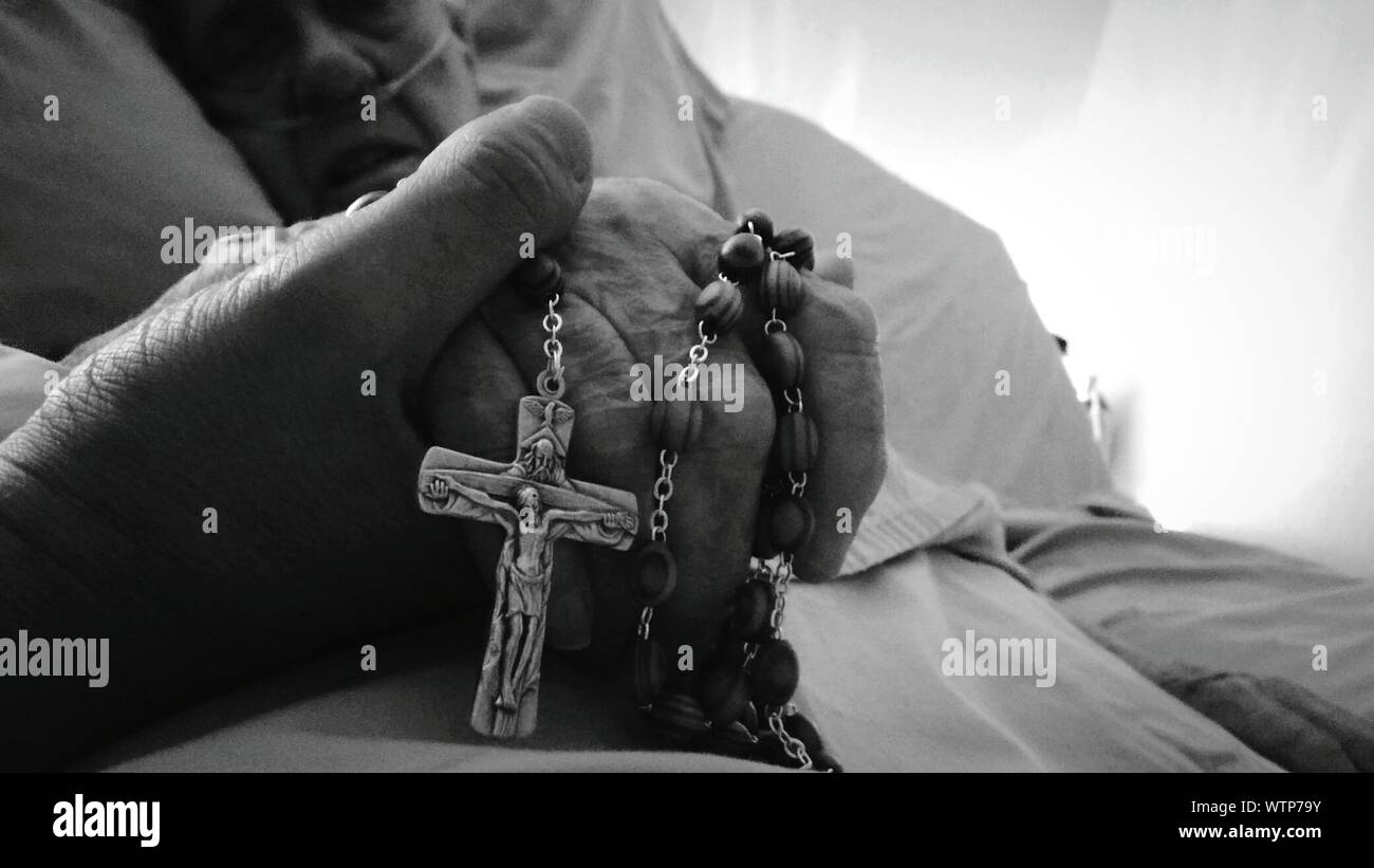 Prayer hands rosary hi-res stock photography and images - Alamy