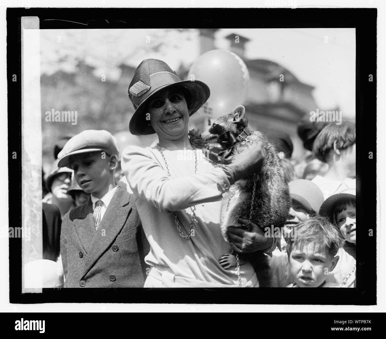 Mrs. Coolidge & raccoon [Rebecca], Easter egg rolling, 4/18/27 Stock Photo