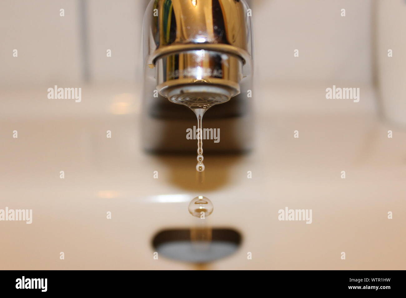 Sink faucet dripping water hires stock photography and images Alamy