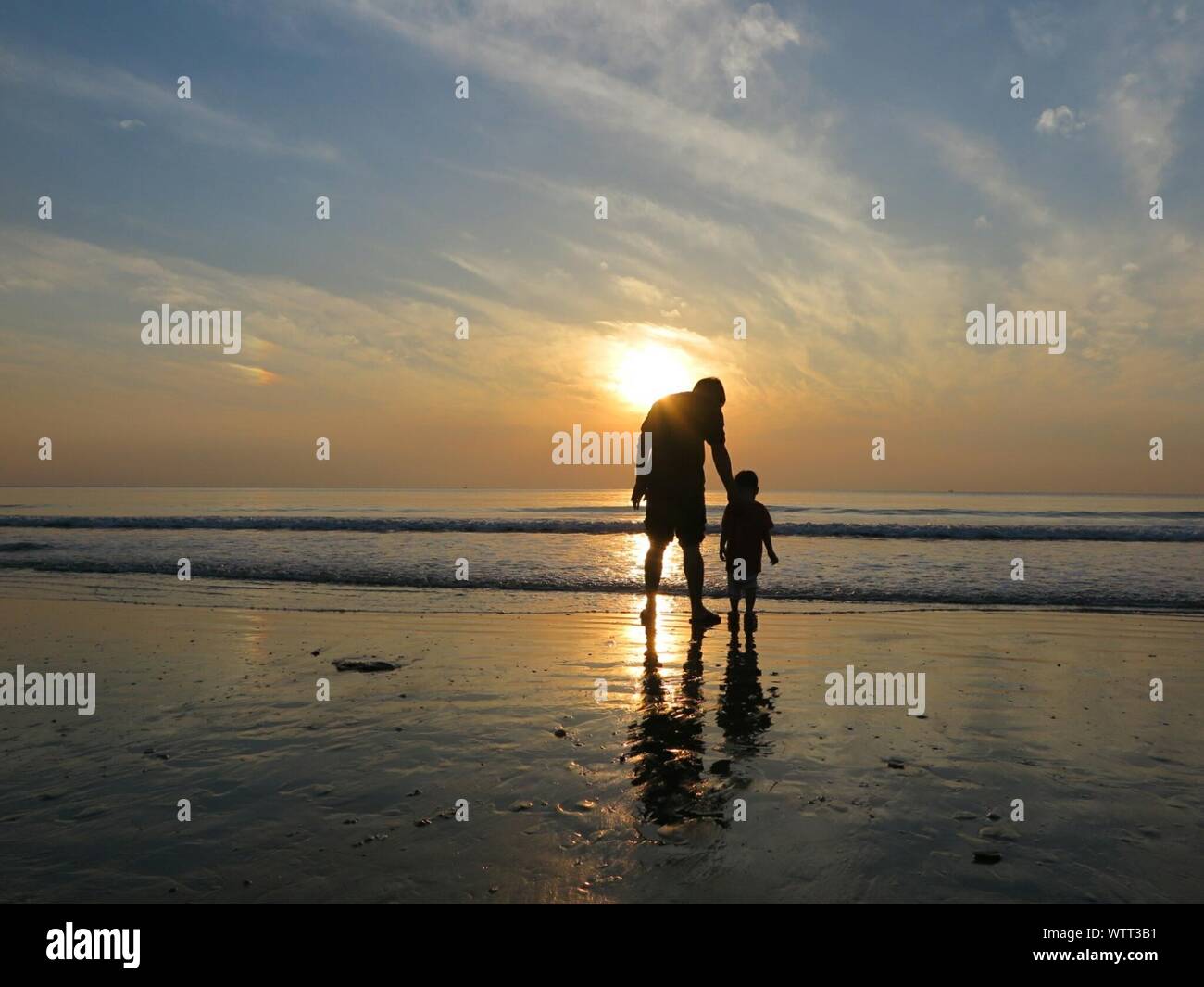 Man son rear silhouette hi-res stock photography and images - Alamy