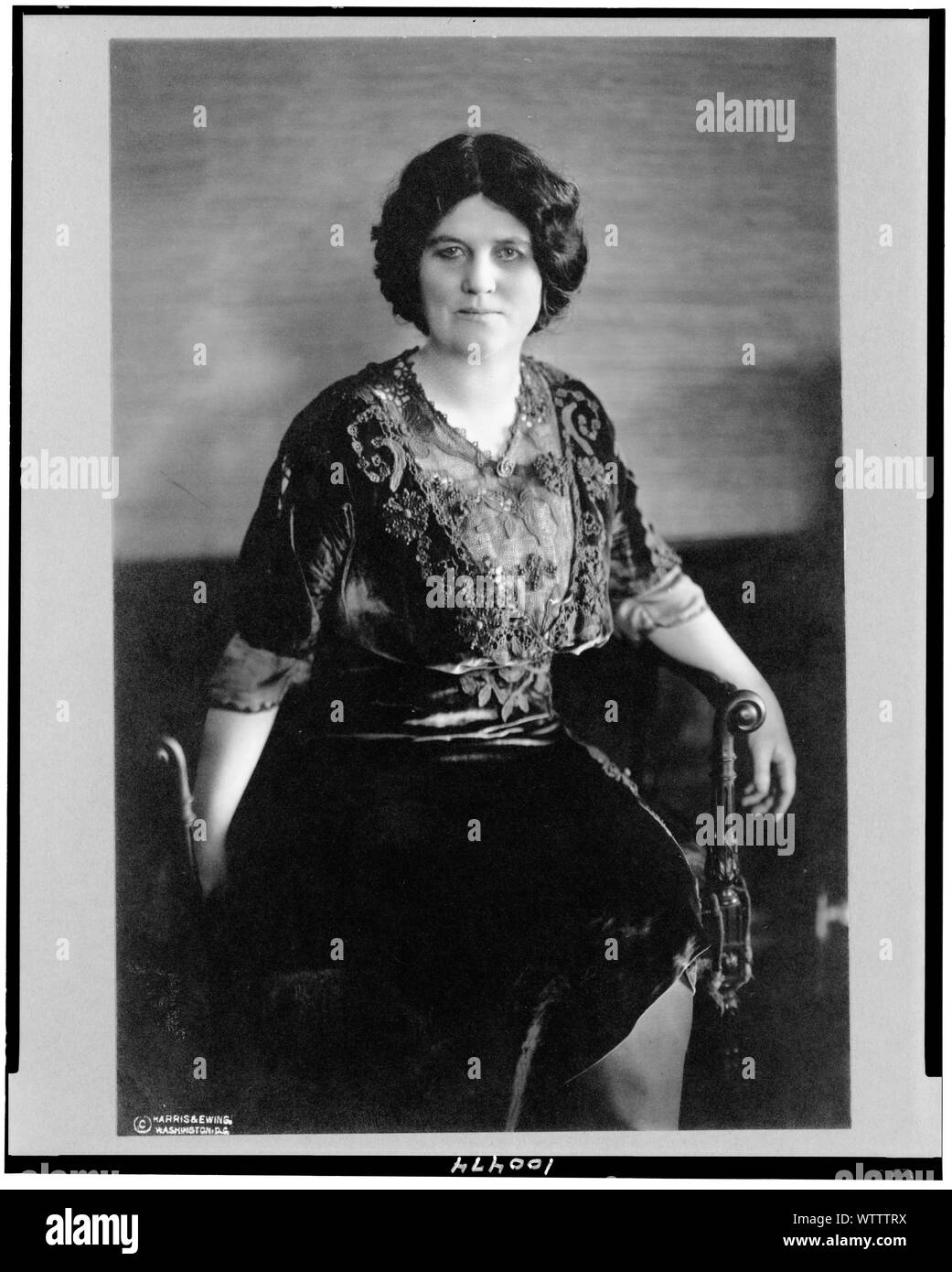 Mrs. Robert Marion La Follette, threequarter length portrait, seated