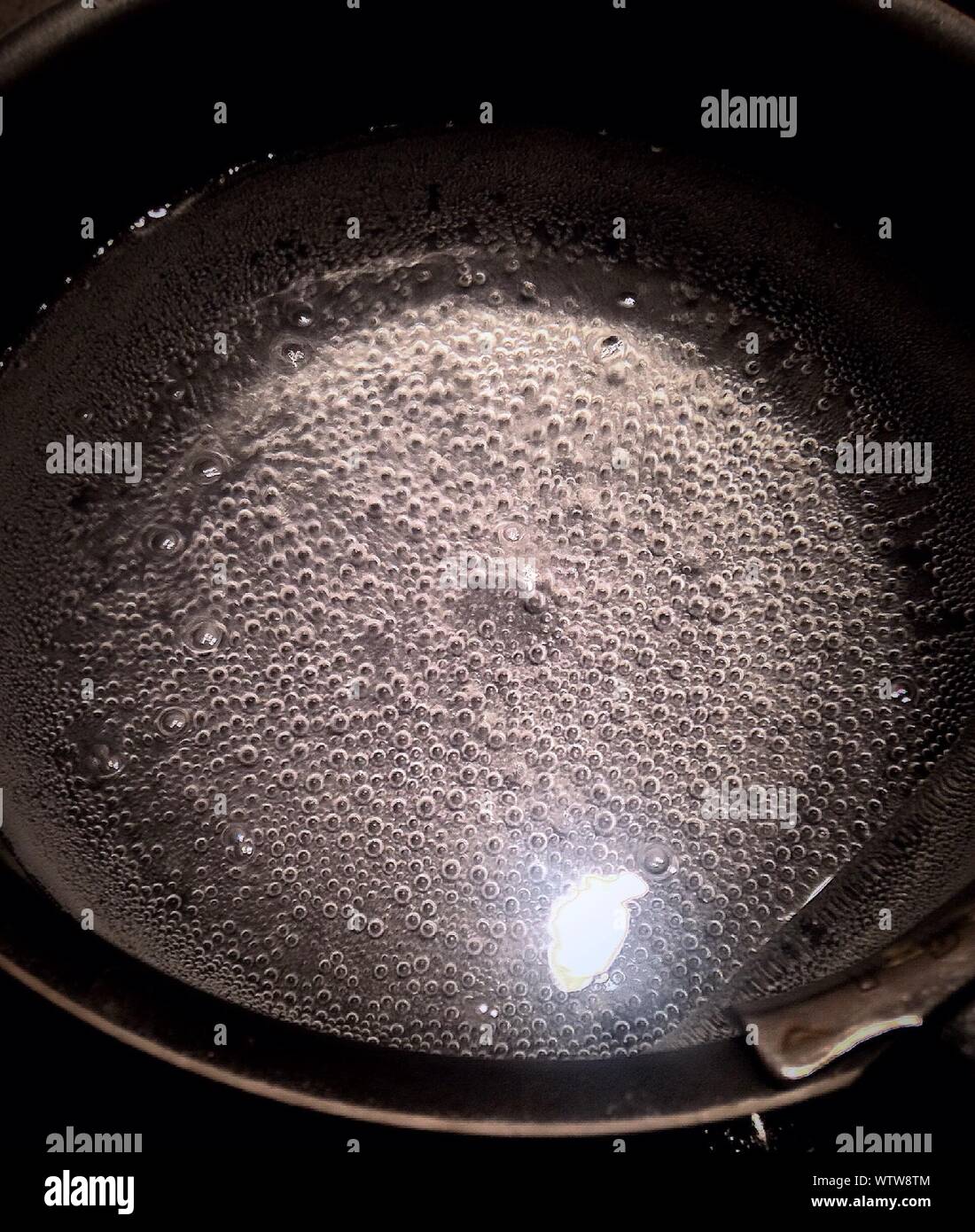 Close up boiling water hires stock photography and images Alamy