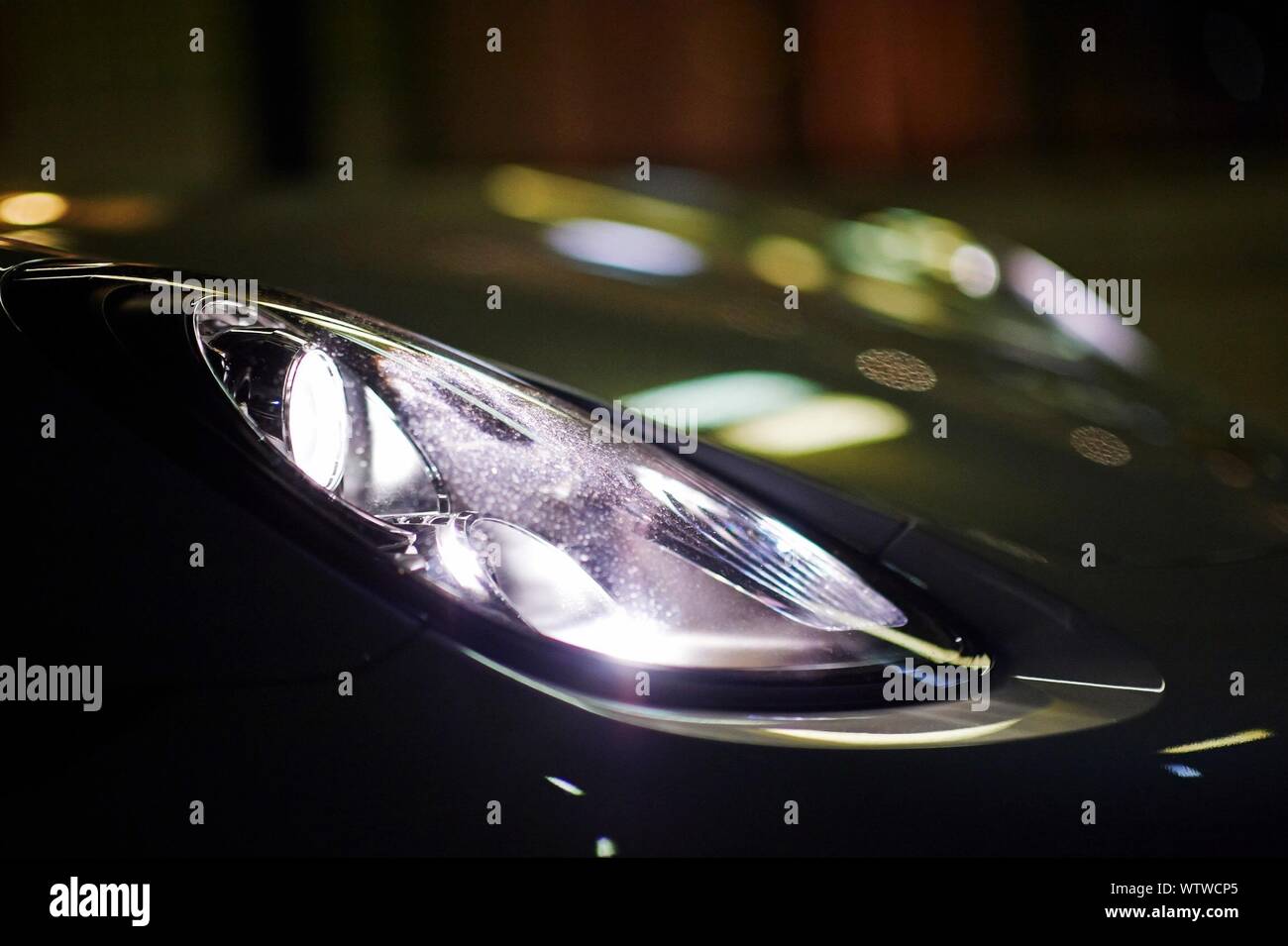 Car headlights hi-res stock photography and images - Alamy