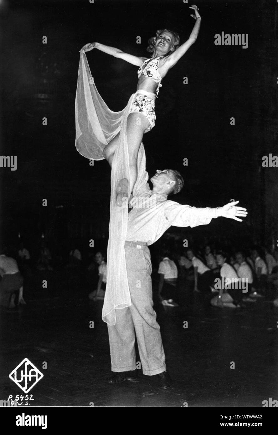 LILIAN HARVEY on set candid filming dance rehearsal for FANNY ELSSLER 1937 director Paul Martin producer Max Pfeiffer Stock Photo