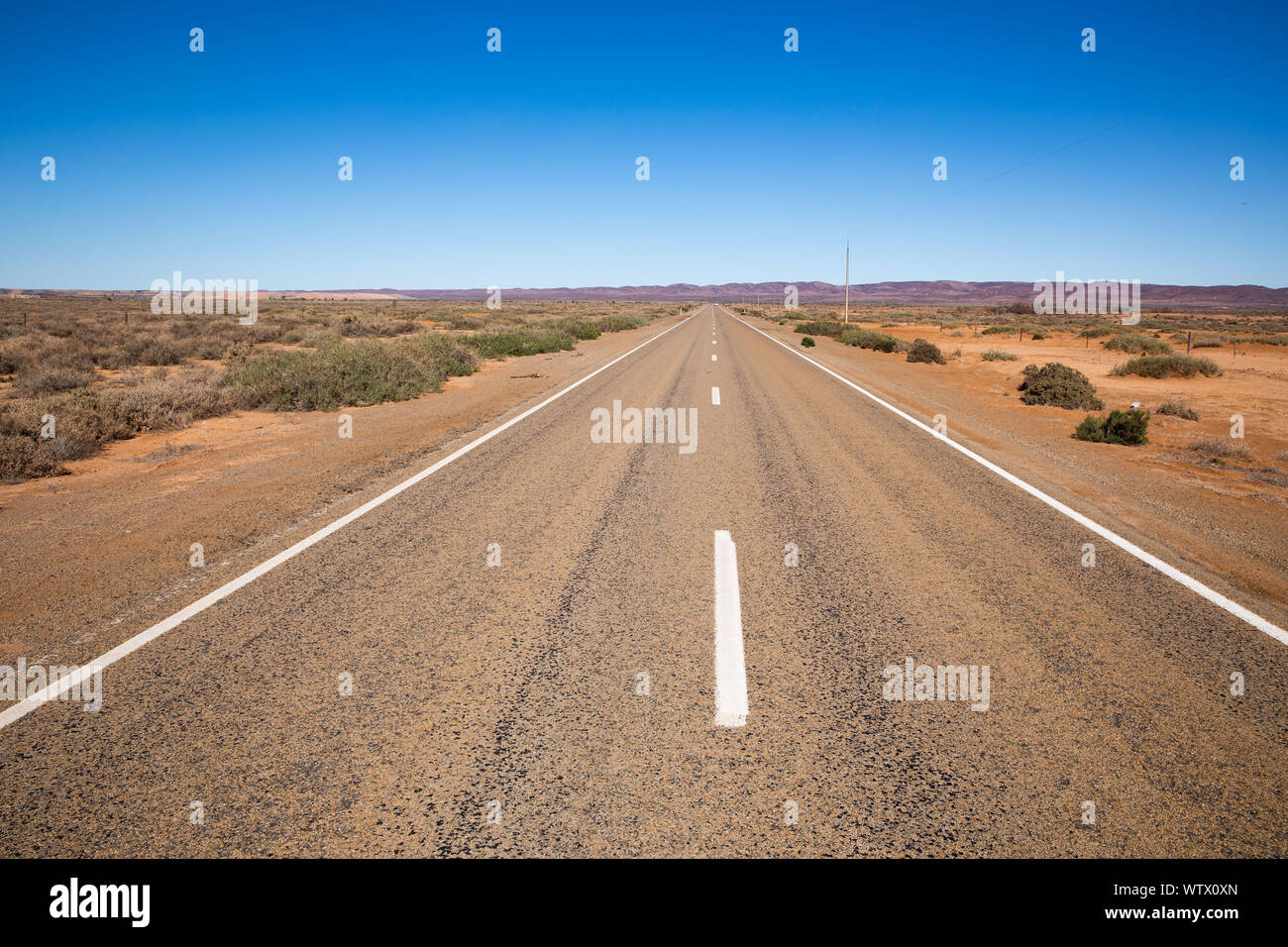 Lonely desert highway hi-res stock photography and images - Alamy