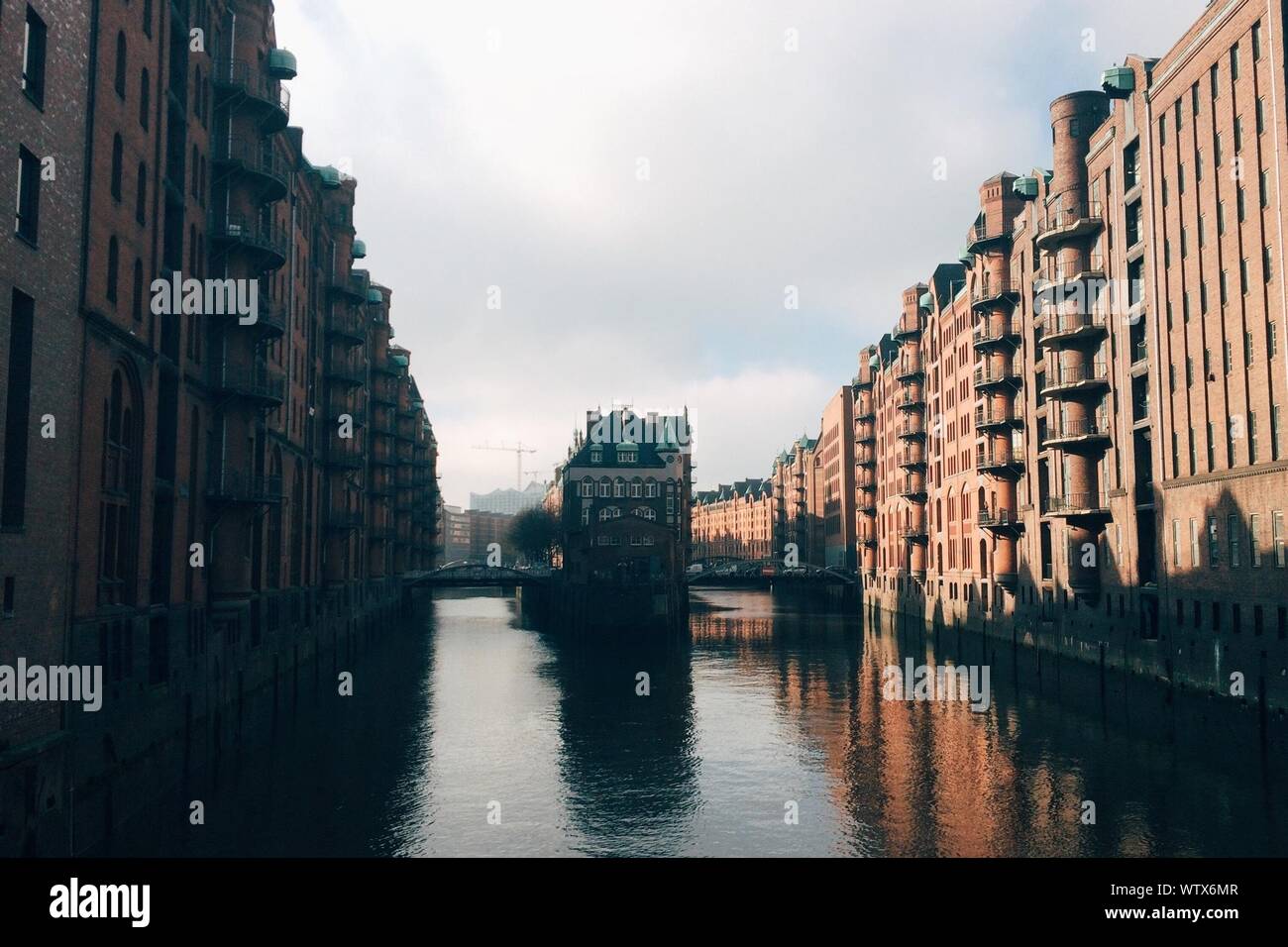 Water canal city hi-res stock photography and images - Alamy