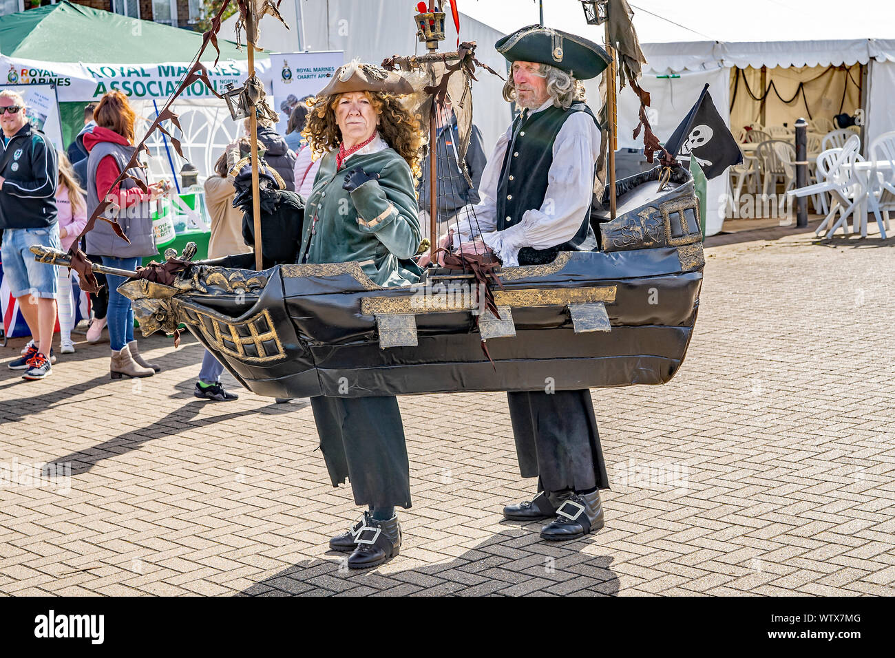 Lady dressed as pirate hi-res stock photography and images pic pic