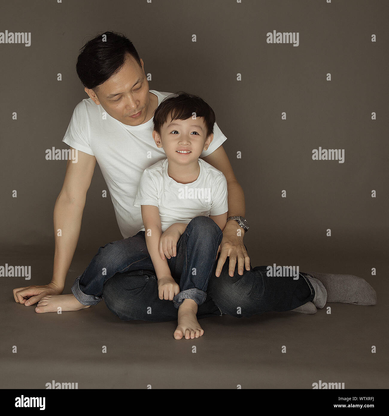Child sitting on lap hires stock photography and images Alamy