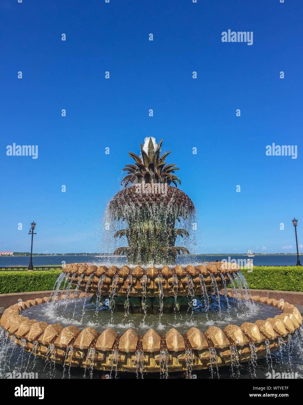 Pineapple fountain at waterfront park hires stock photography and images Alamy
