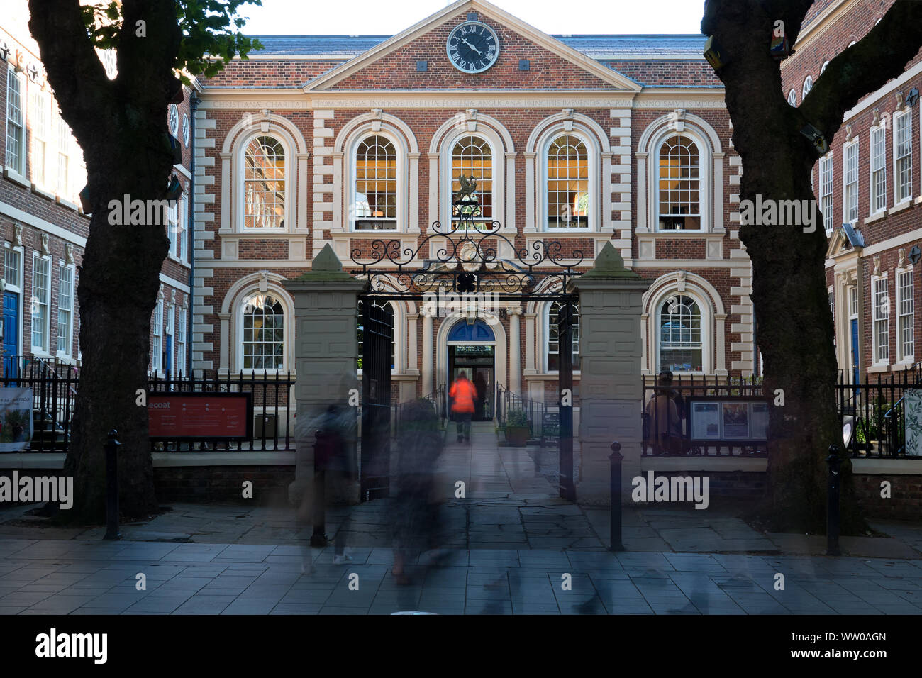Daytime long exposure of people walking into the Bluecoat Chambers in  School Lane Liverpool Stock Photo