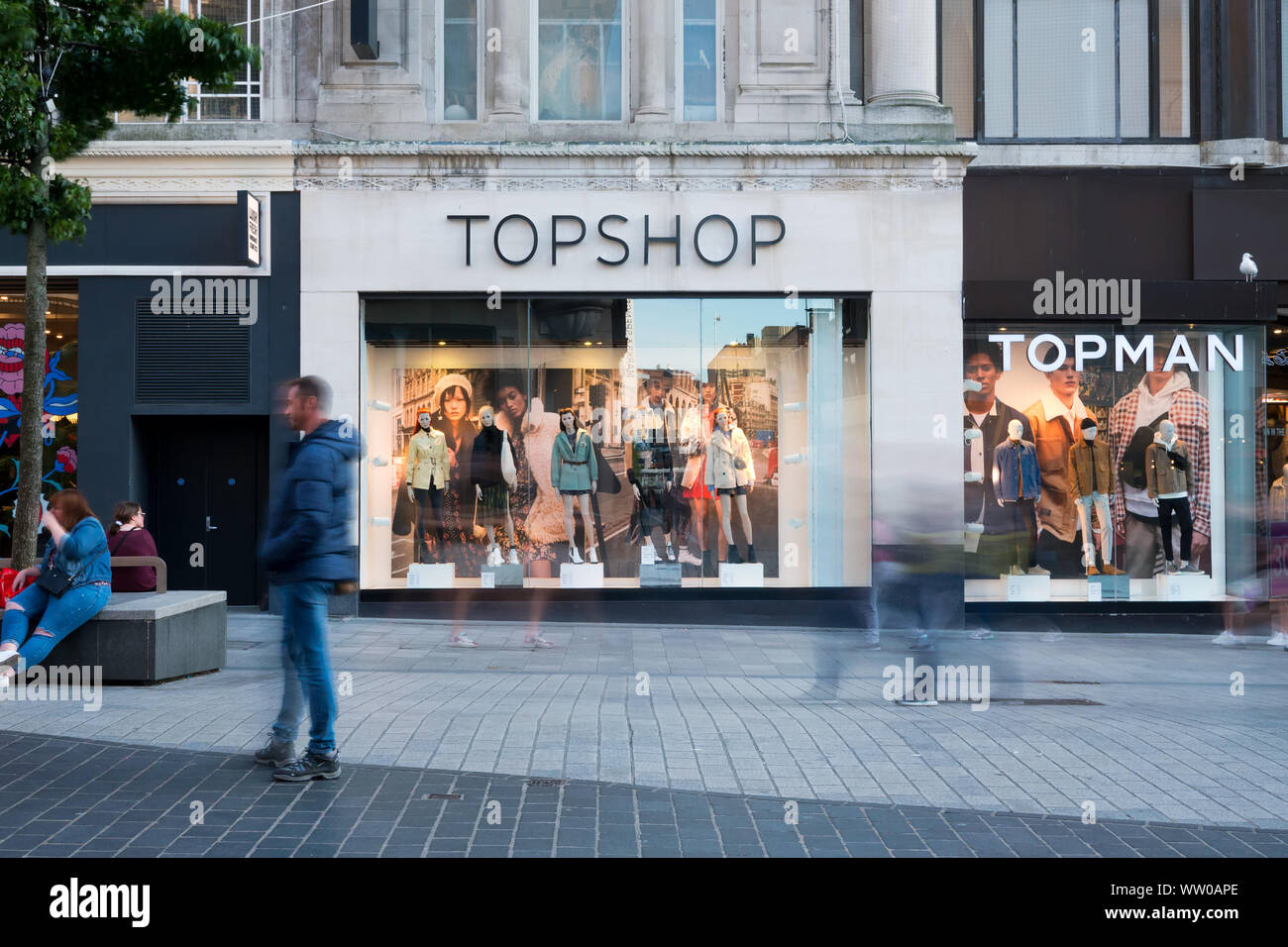 Topshop shop front hi-res stock photography and images - Alamy