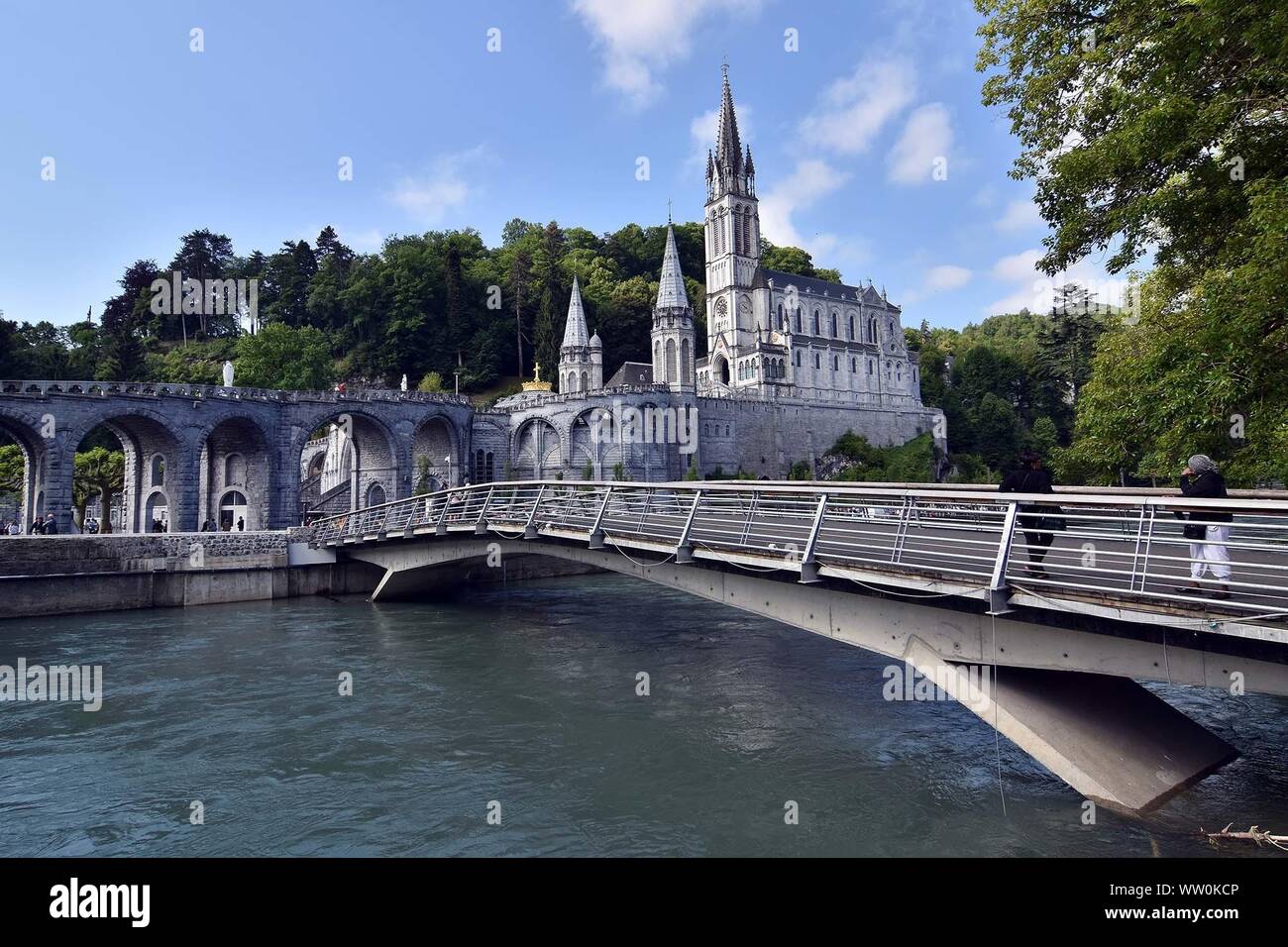 Lourdes basilica exterior hi-res stock photography and images - Alamy
