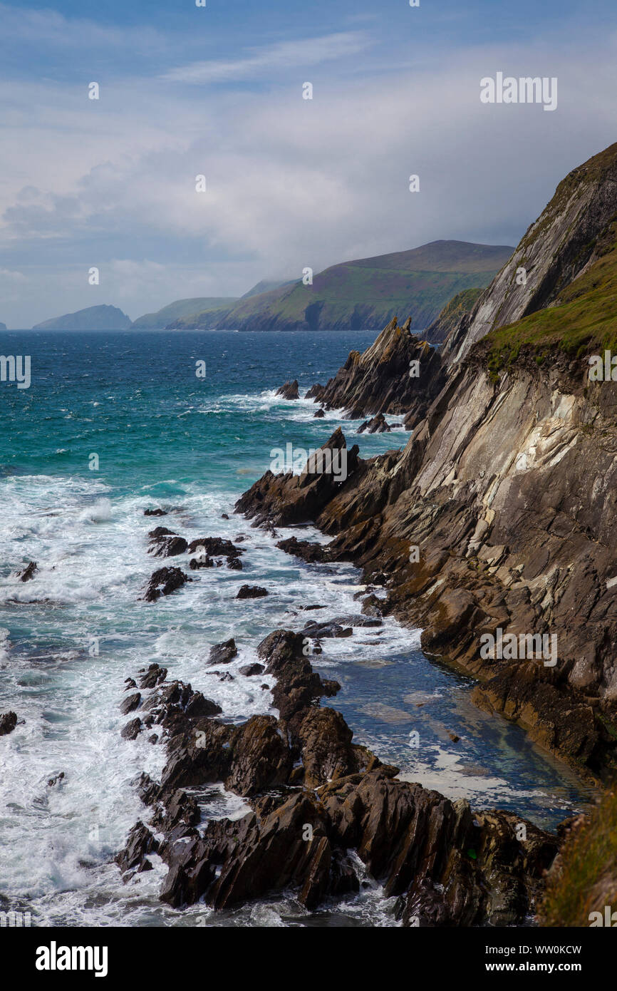 View of the Blasket Islands from Coumeenoole Beach, Slea Head, Dingle Peninsula, Kerry, Ireland Stock Photo