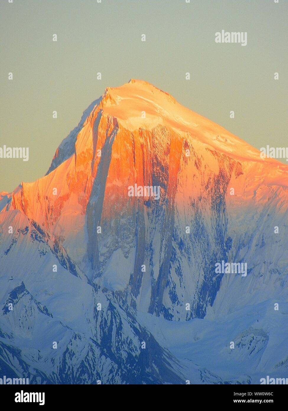 Peak sunlight hires stock photography and images Alamy